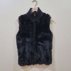 Roots fur vest